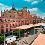 Plaza de El Salvador de Sevilla, clásico punto de encuentro para cervezas y tapas en la Capital