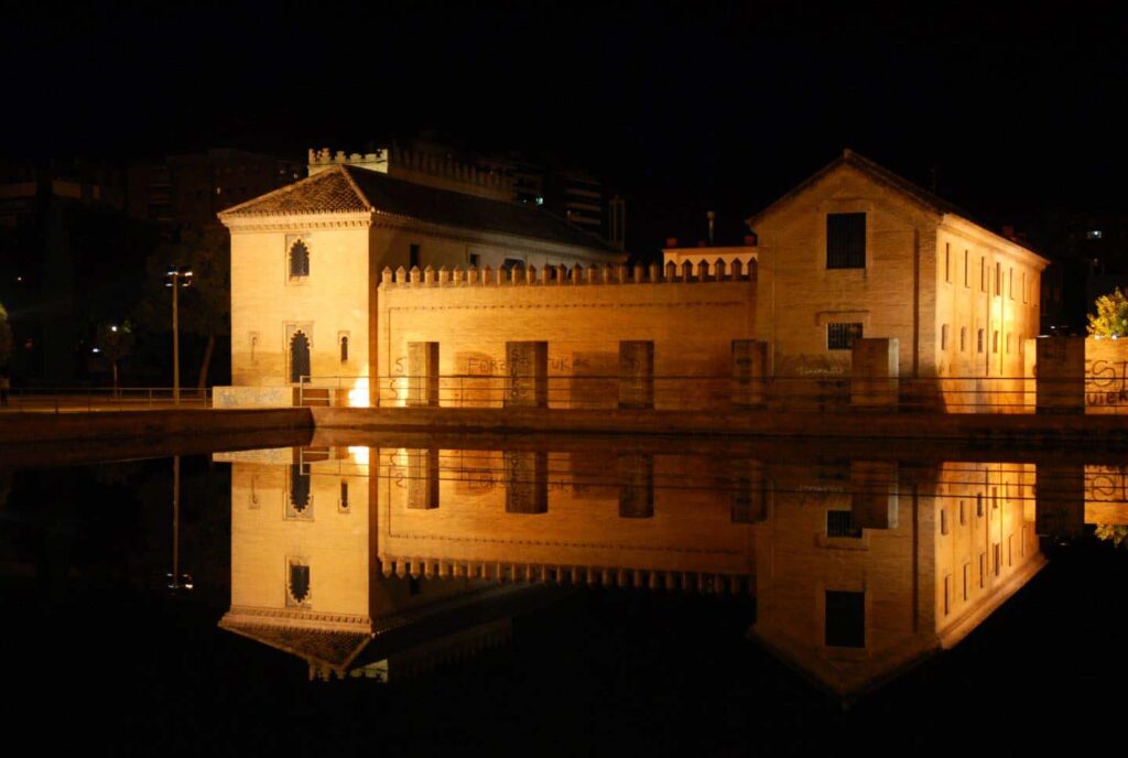 Foto nocturna del Palacio y Jardines de La Buhaira - Sevilla