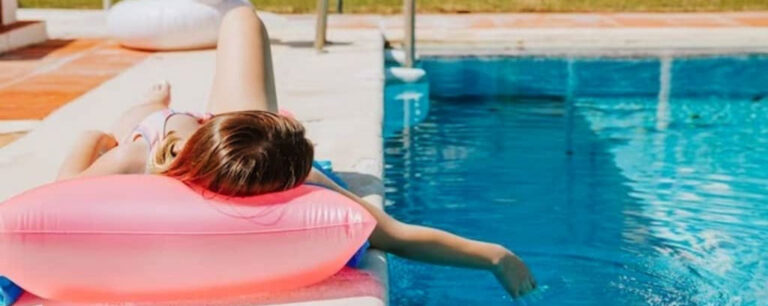 Foto de residencial con piscina en Madrid