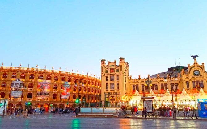 plaza-de-toros-y-estacion-de-valencia-noche